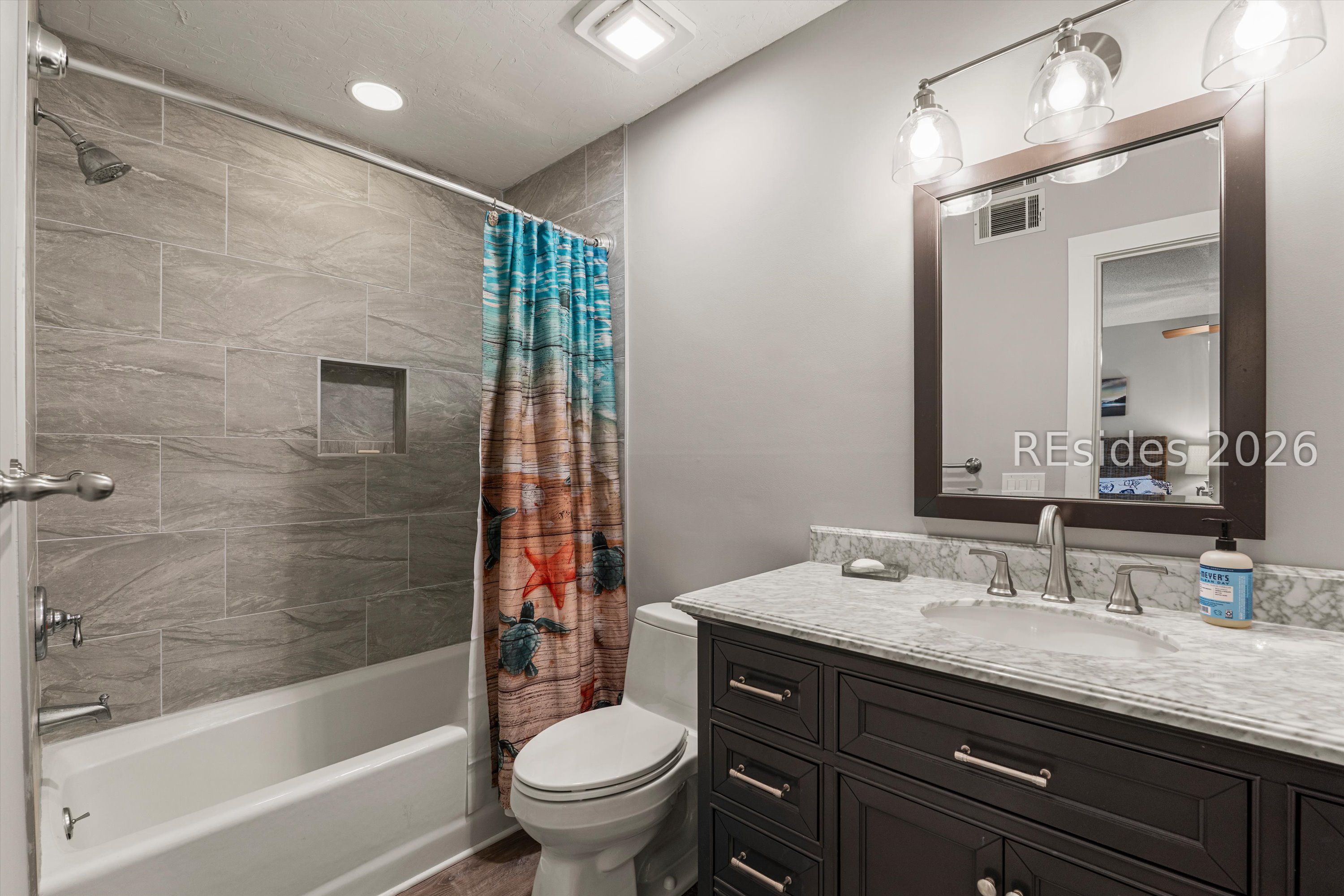 17 Lake Forest Drive Unit: APT 3347