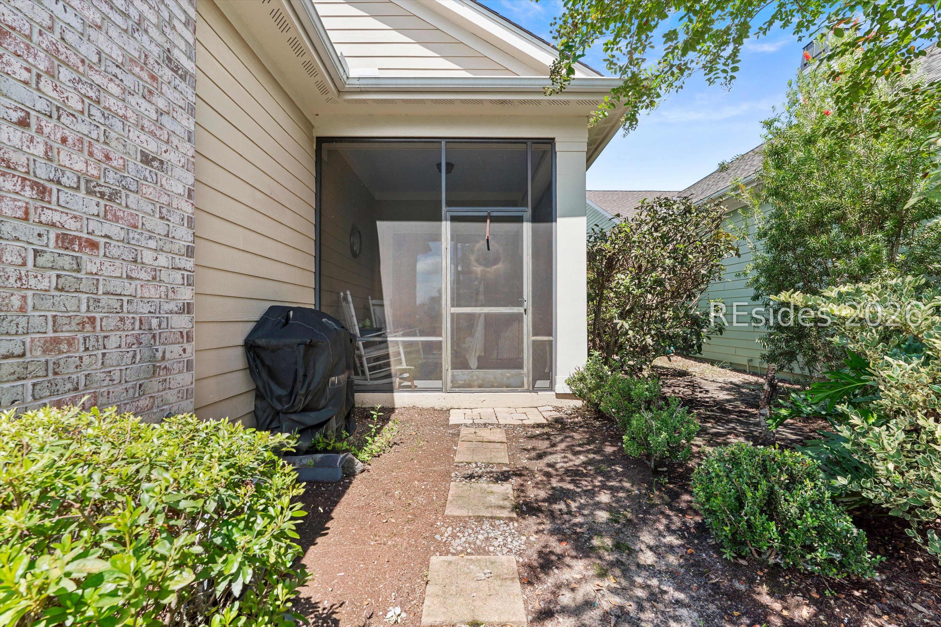 255 Garden Row Drive N