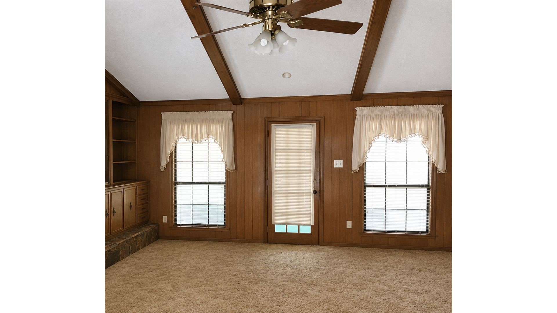 222 Woodland Circle