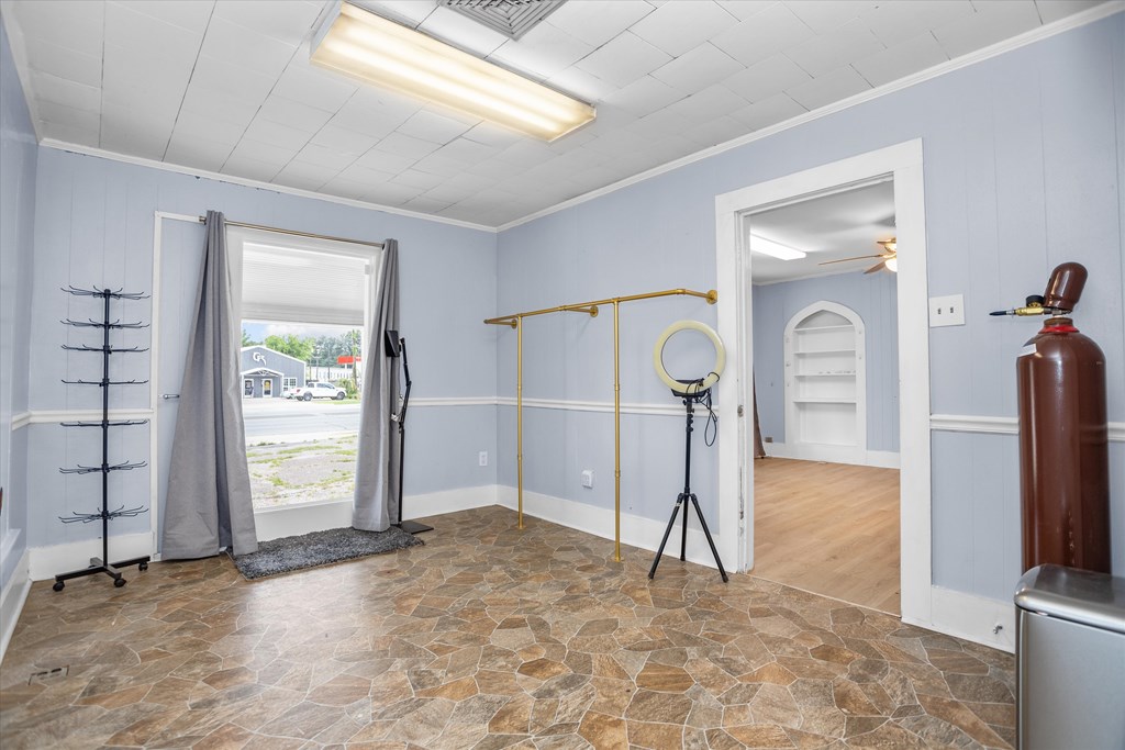 1009 E Denman Avenue