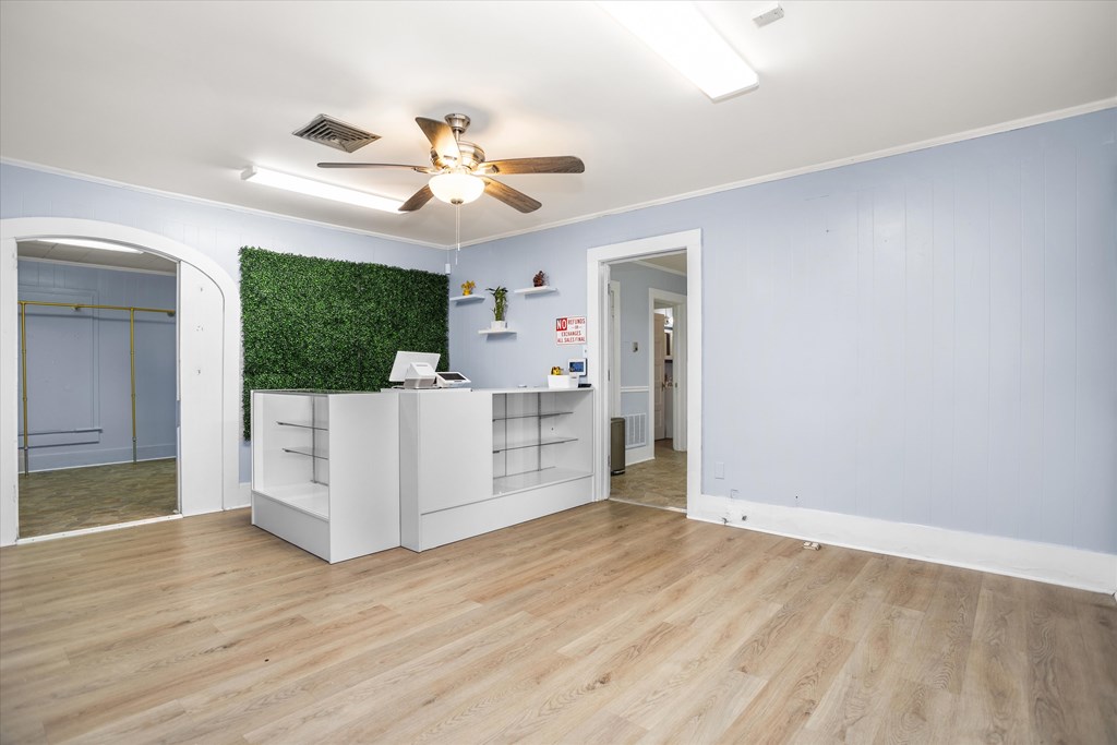 1009 E Denman Avenue