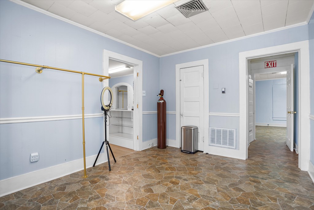 1009 E Denman Avenue