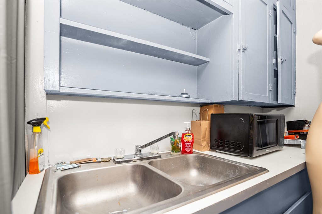 1009 E Denman Avenue