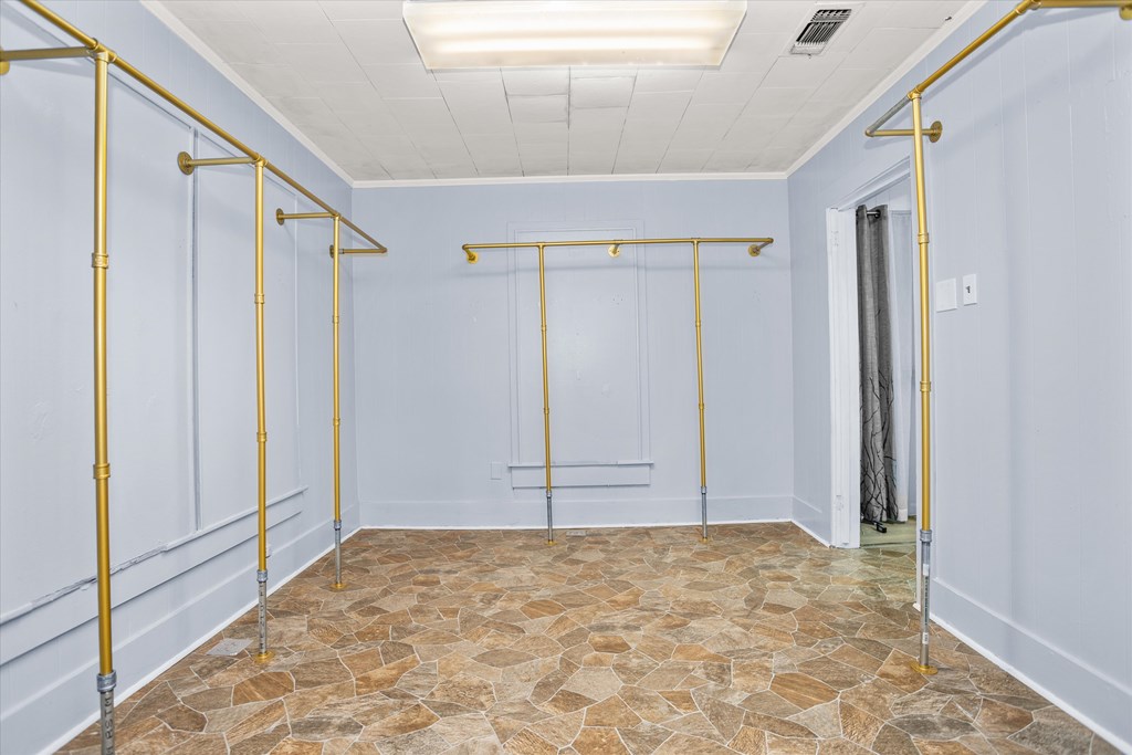 1009 E Denman Avenue