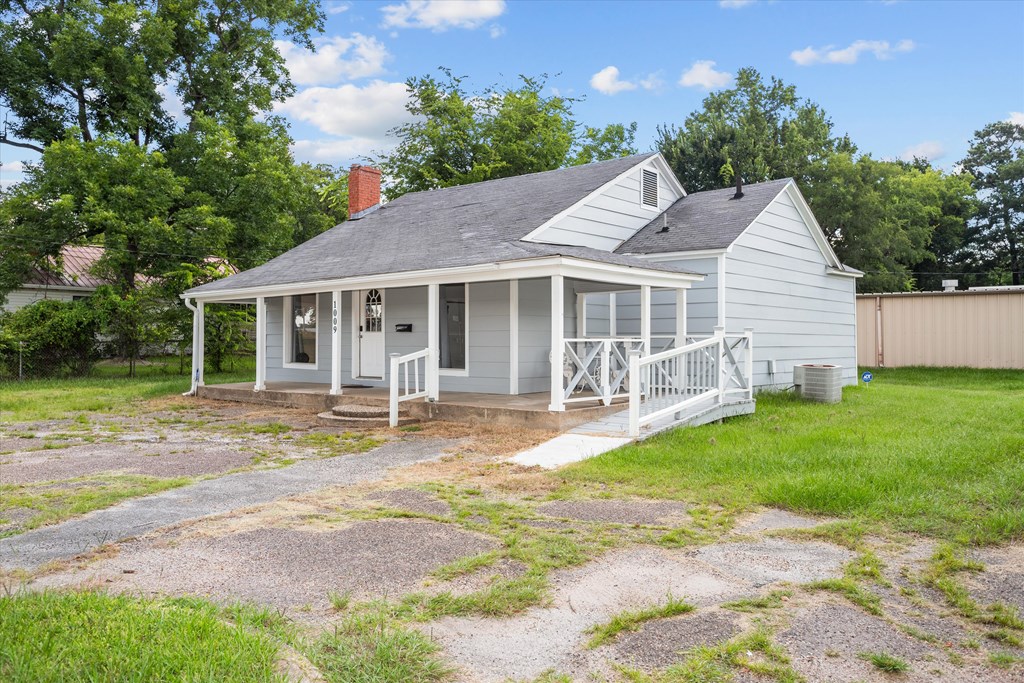 1009 E Denman Avenue