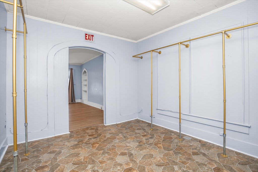 1009 E Denman Avenue