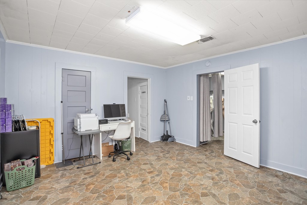 1009 E Denman Avenue