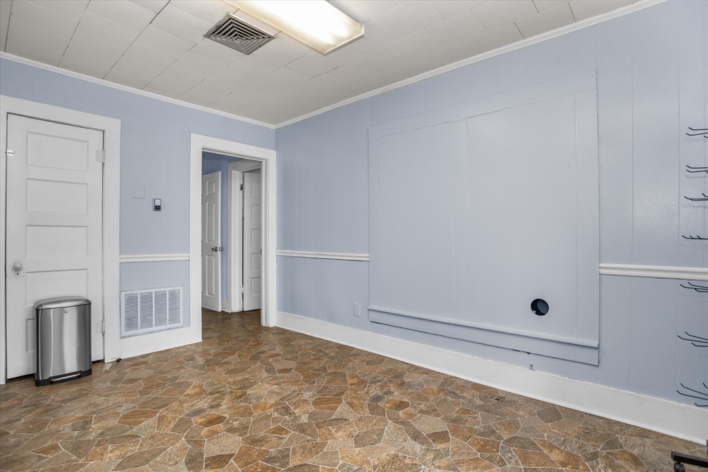 1009 E Denman Avenue