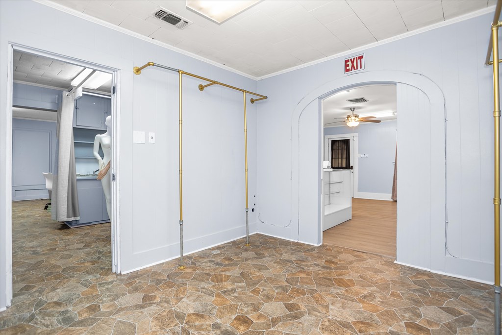 1009 E Denman Avenue