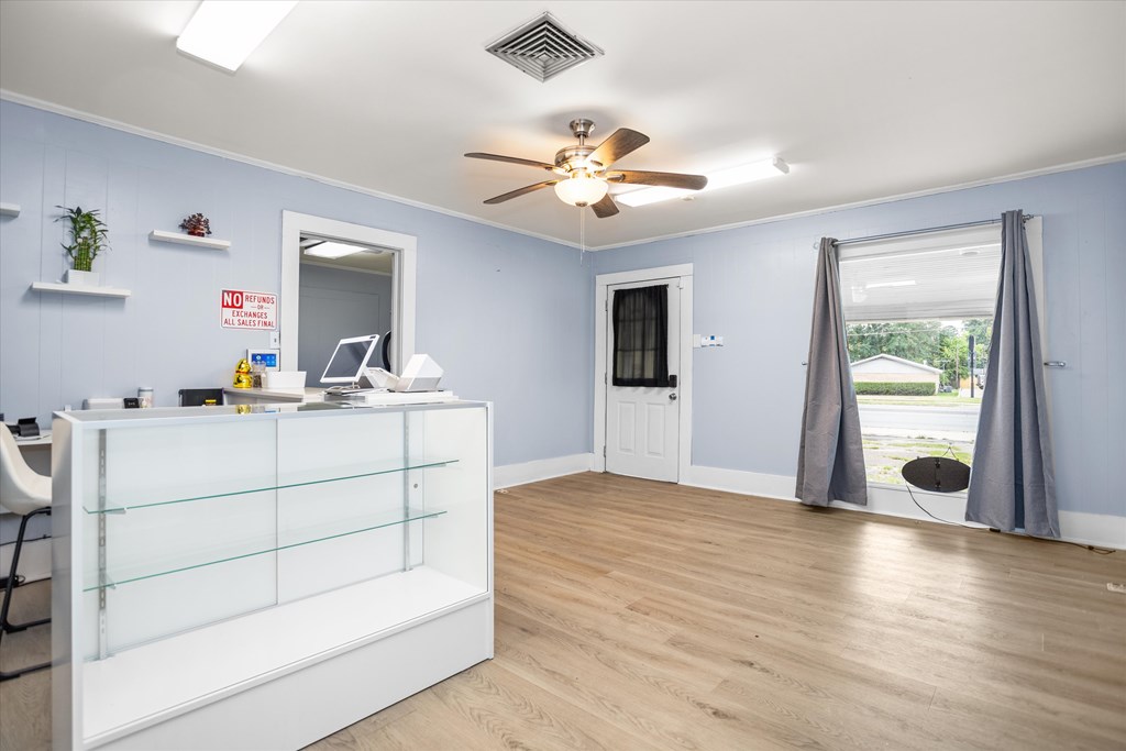 1009 E Denman Avenue