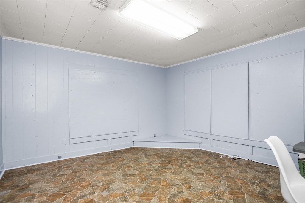 1009 E Denman Avenue