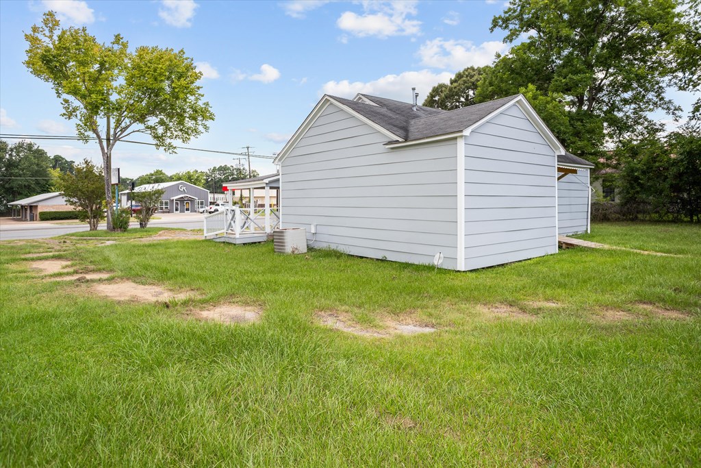 1009 E Denman Avenue