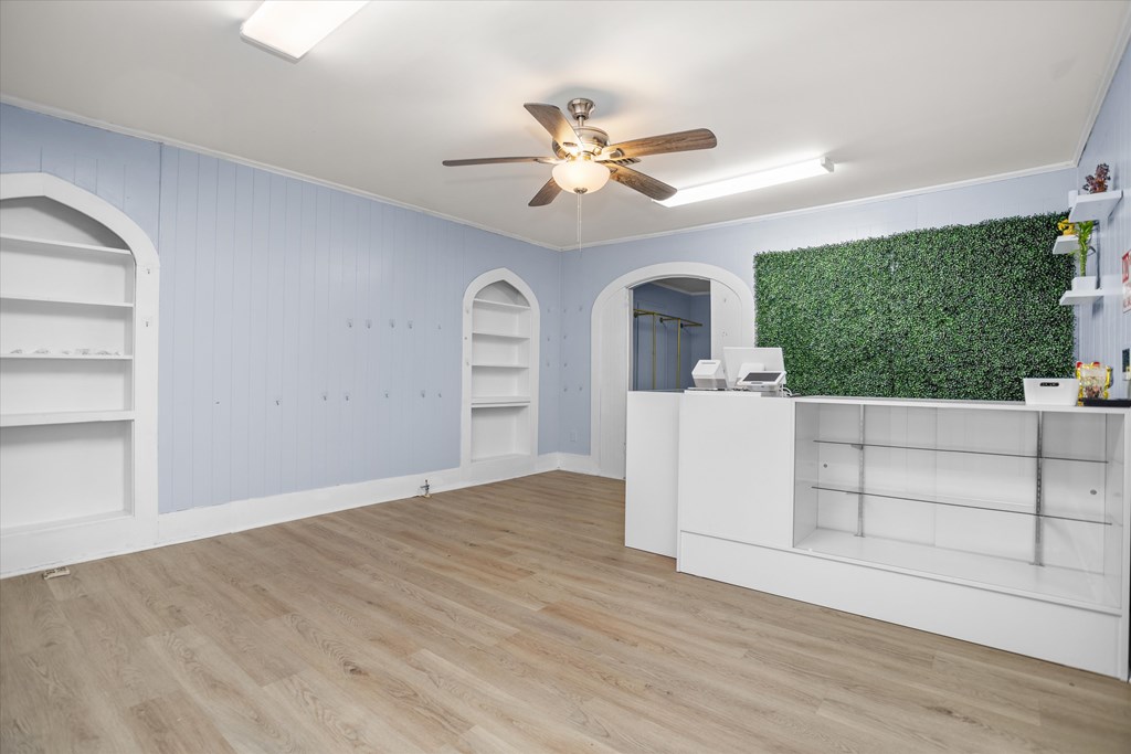 1009 E Denman Avenue