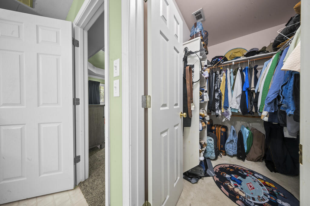18 Red Oak Lane