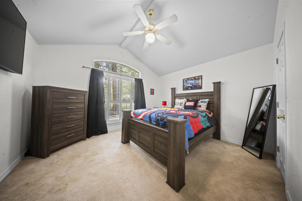 18 Red Oak Lane