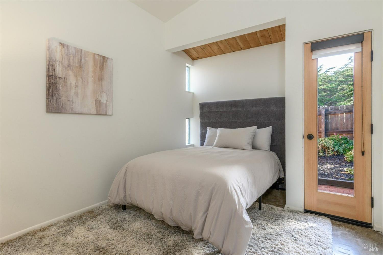 67 Black Point Reach