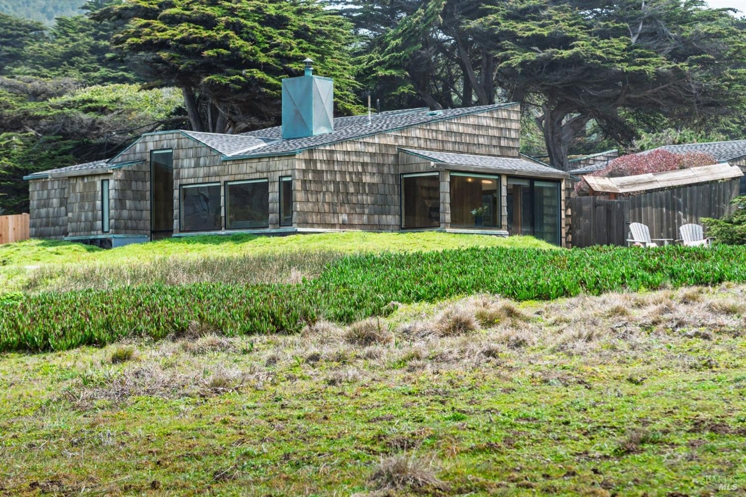 67 Black Point Reach