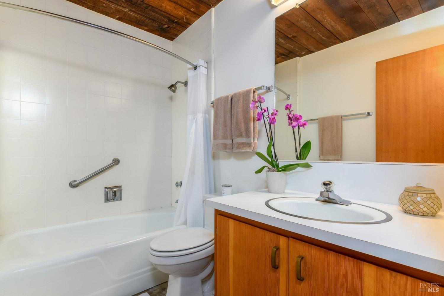 67 Black Point Reach