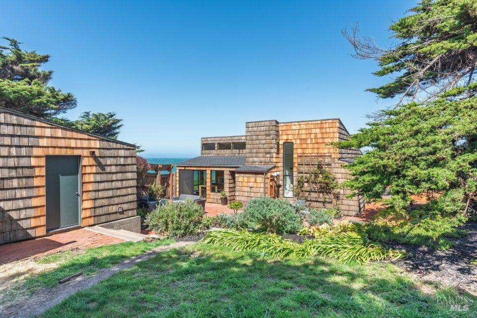 67 Black Point Reach