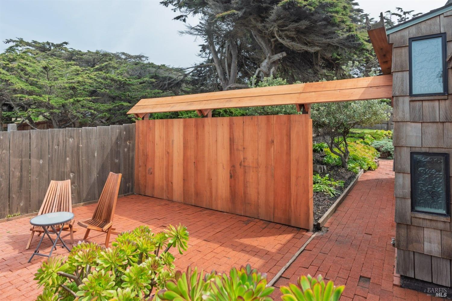 67 Black Point Reach