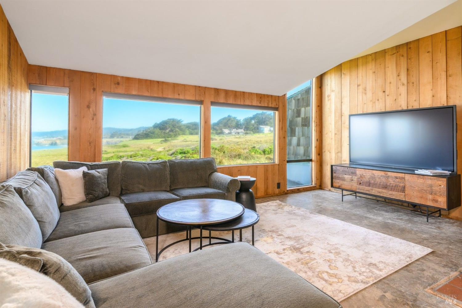 67 Black Point Reach