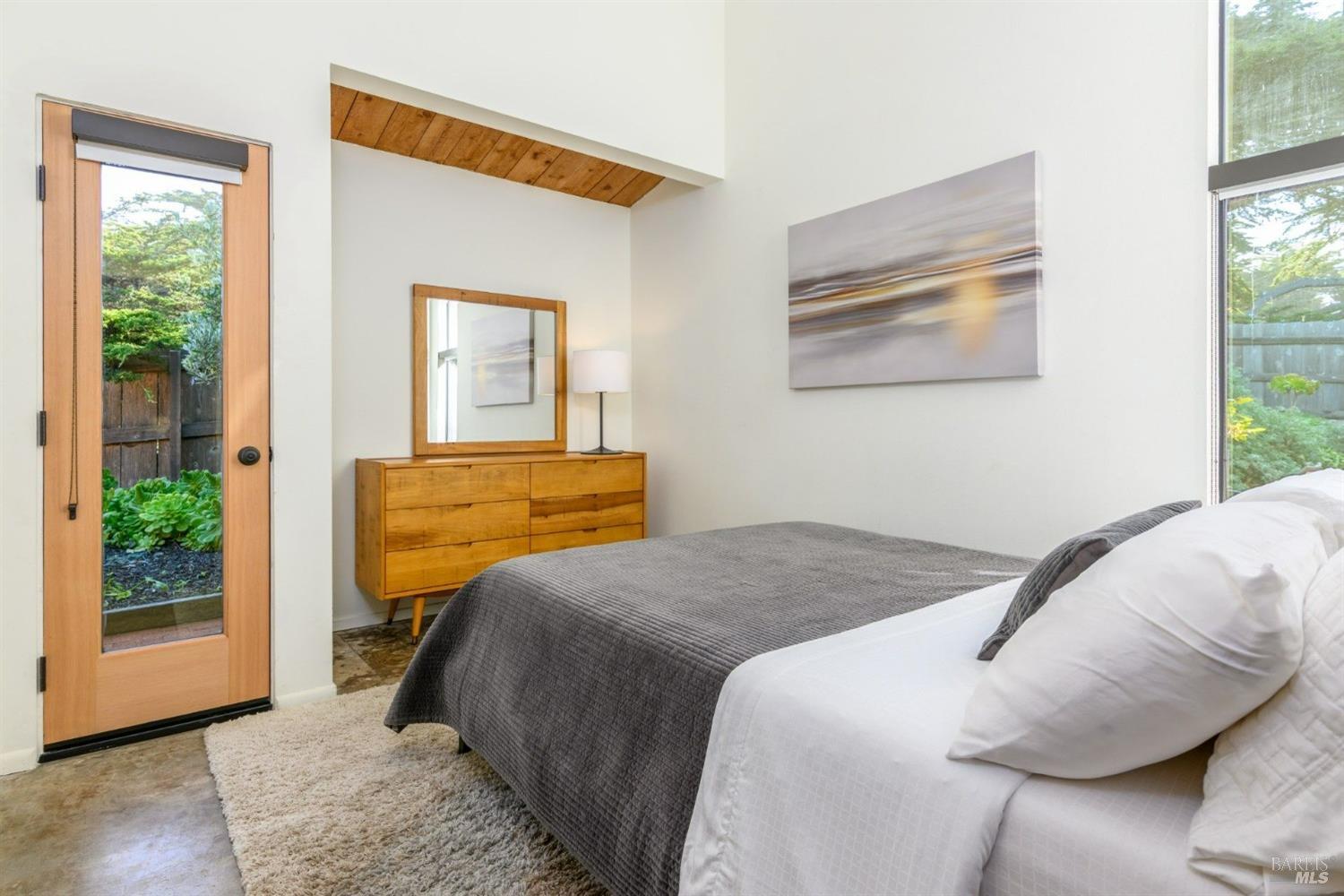 67 Black Point Reach