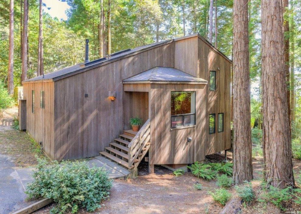 340 Pines Close Rd