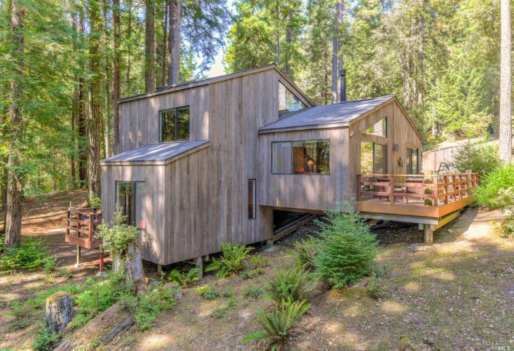 340 Pines Close Rd