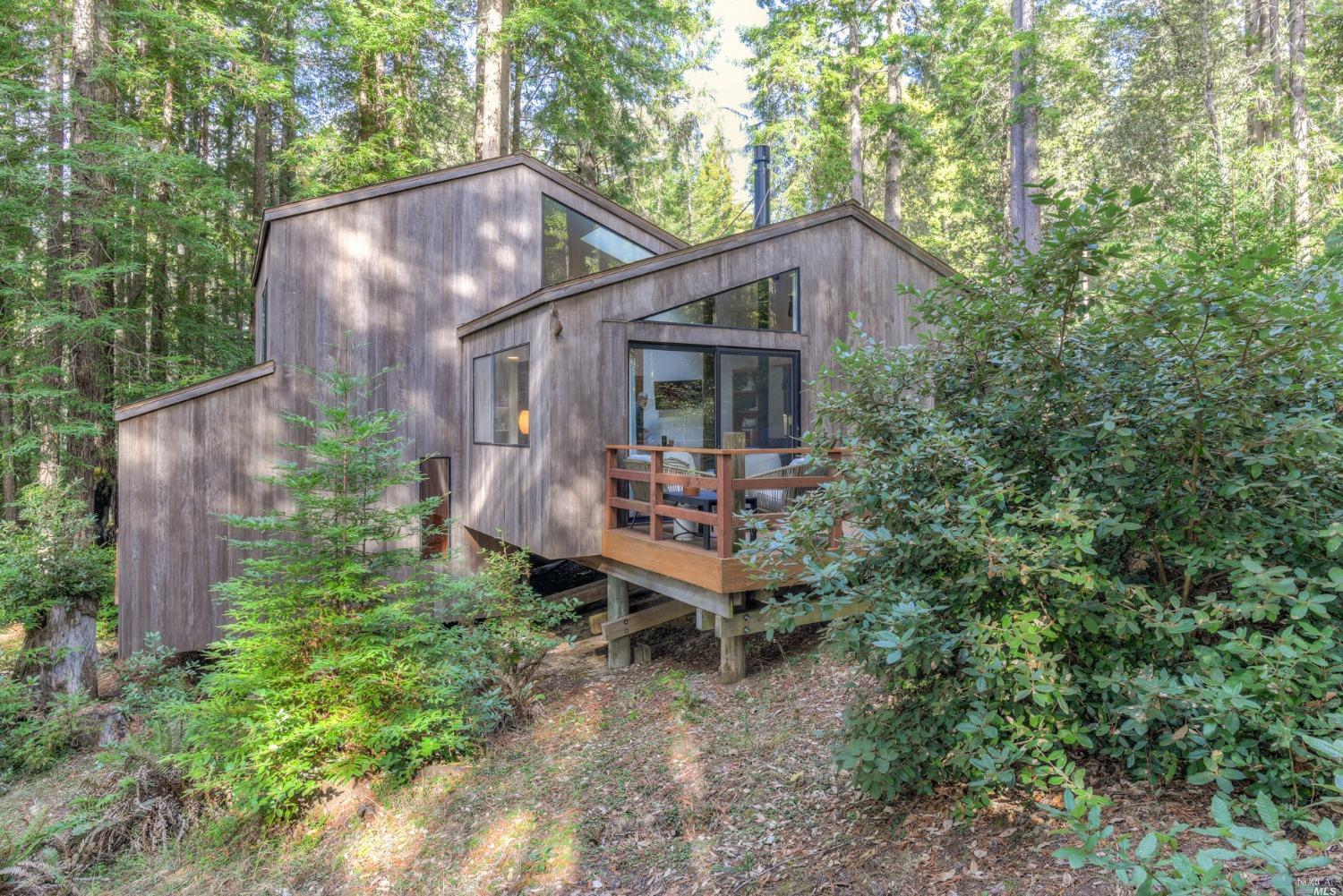 340 Pines Close Rd