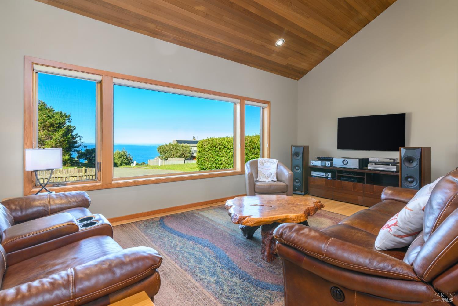 135 Larkspur Close