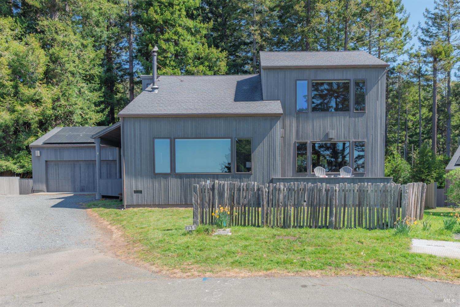 135 Larkspur Close