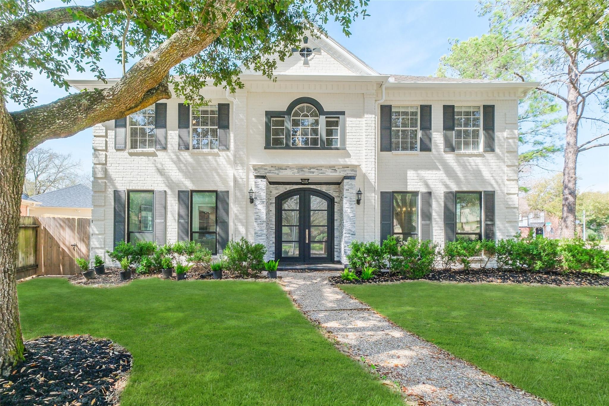 502 Lee Shore Lane