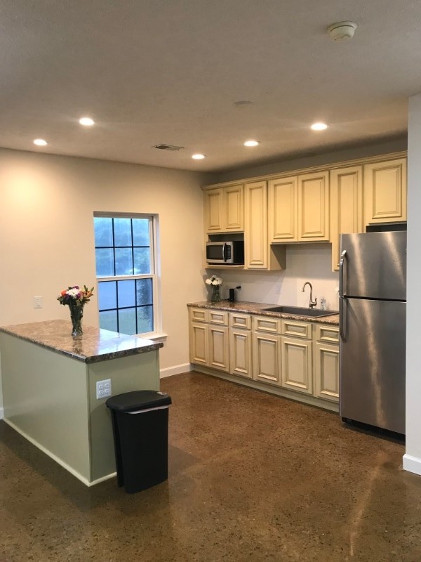 102 N Aztec Dr