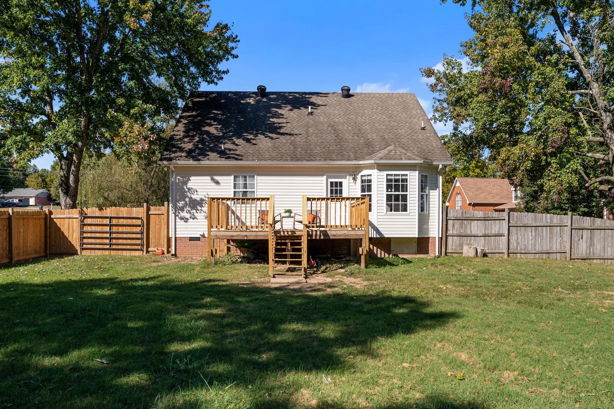 102 N Aztec Dr