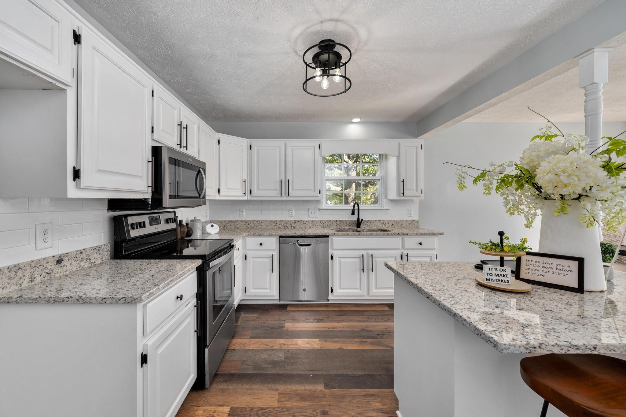 102 N Aztec Dr