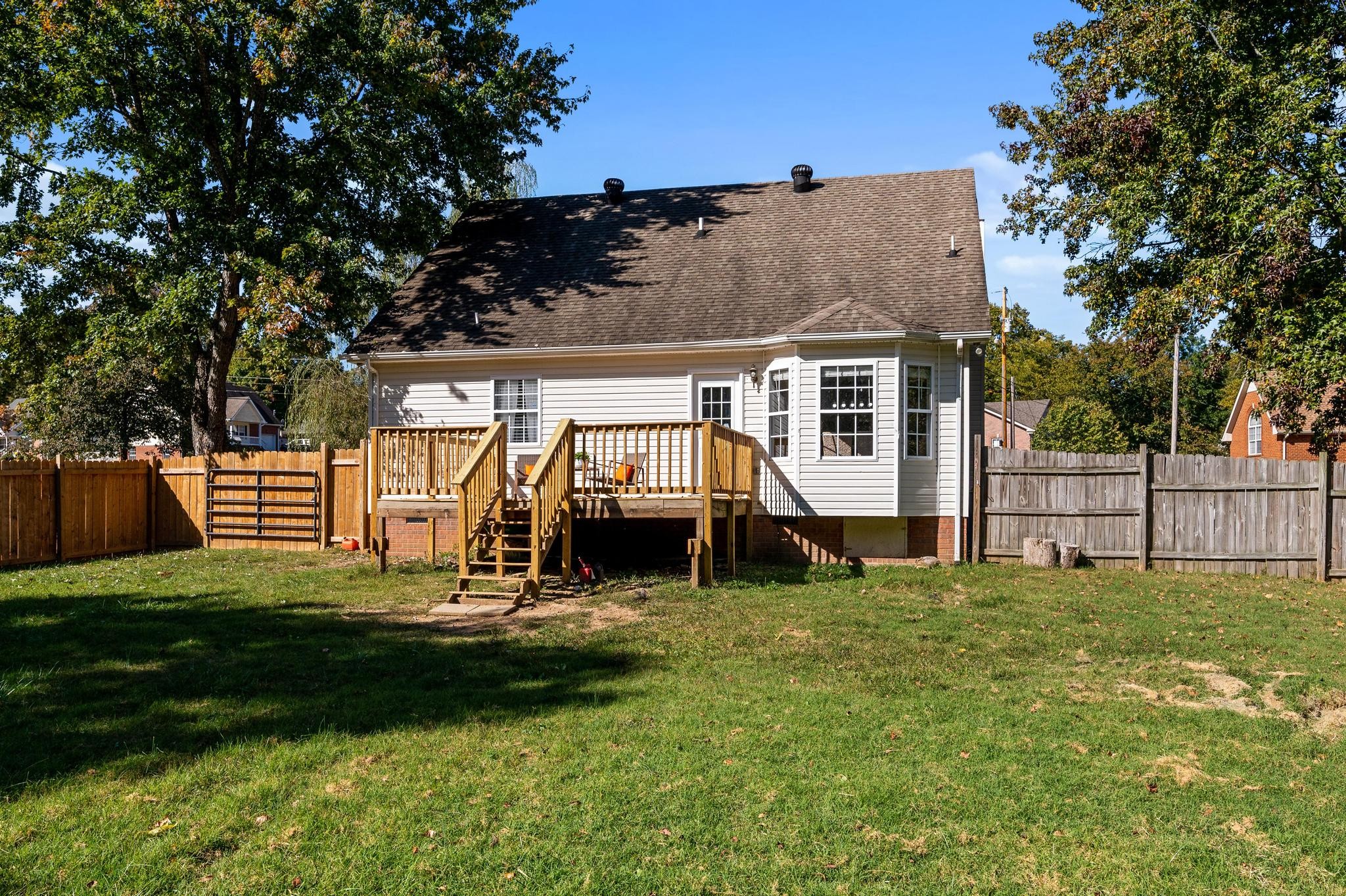 102 N Aztec Dr