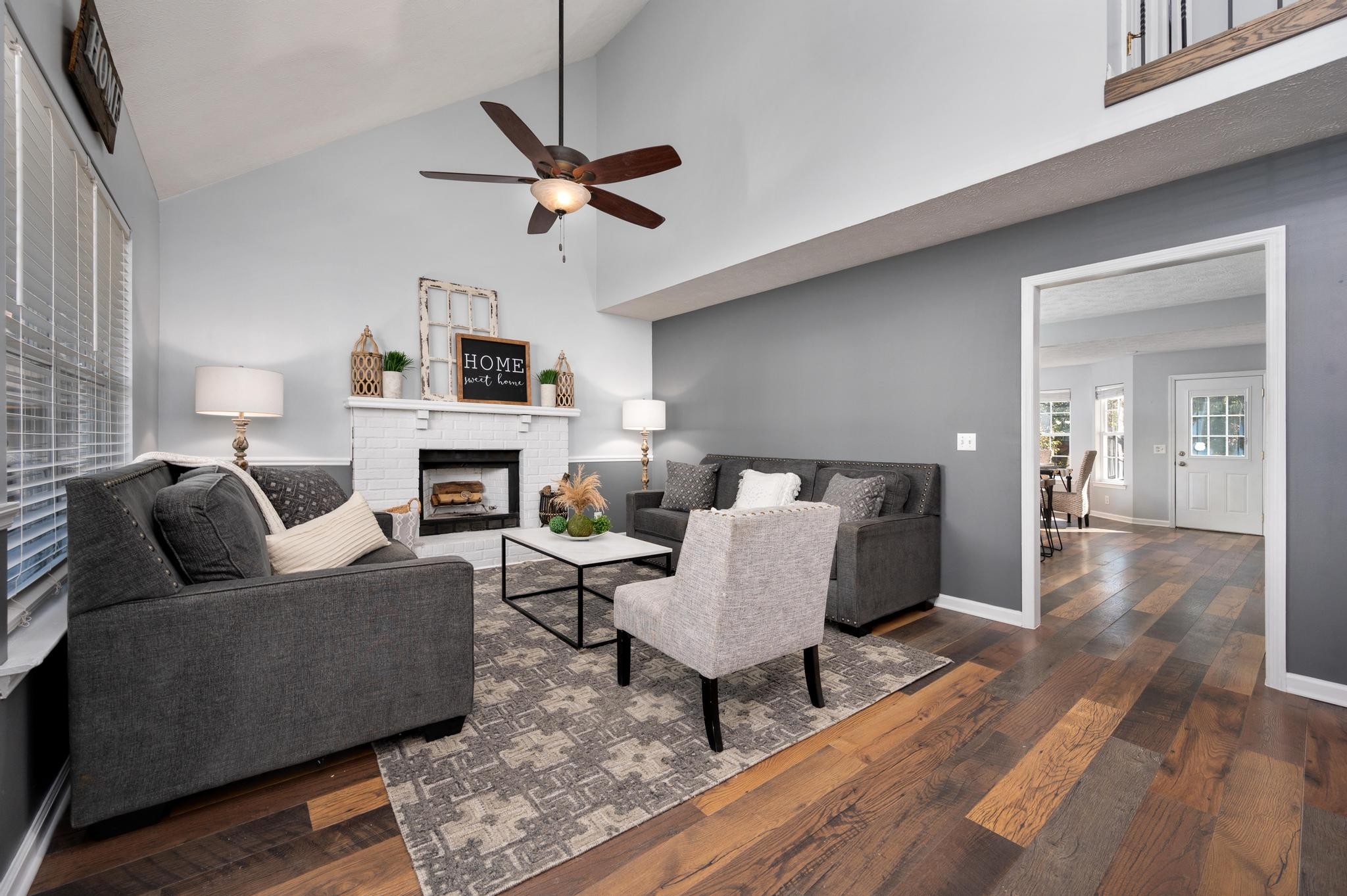 102 N Aztec Dr