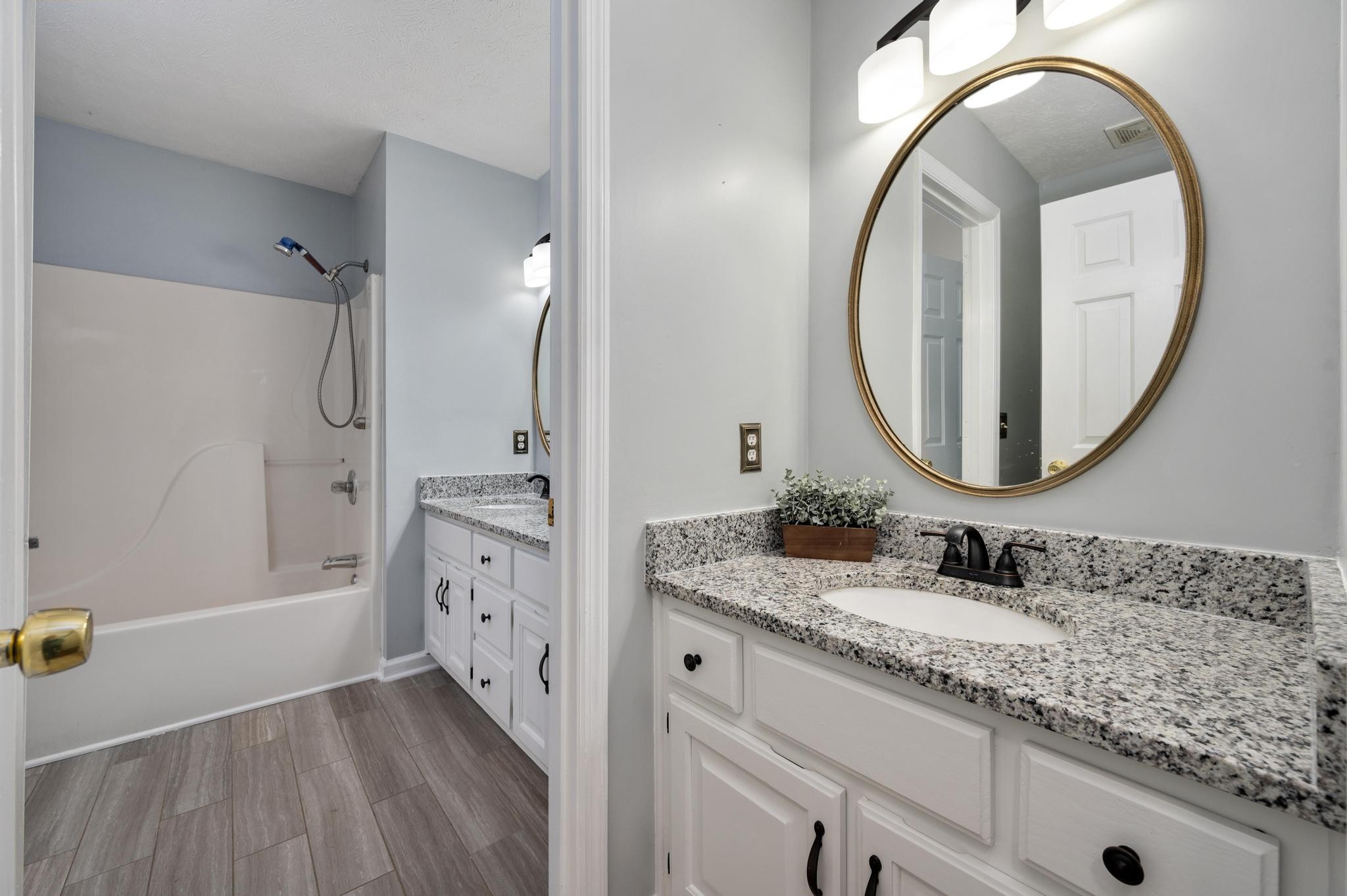 102 N Aztec Dr