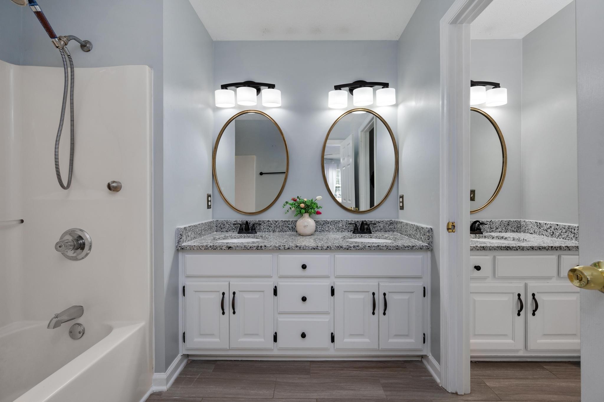 102 N Aztec Dr