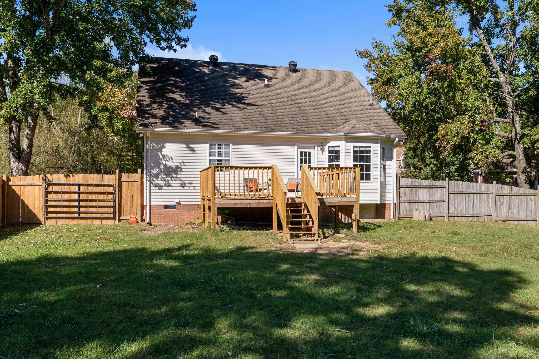 102 N Aztec Dr