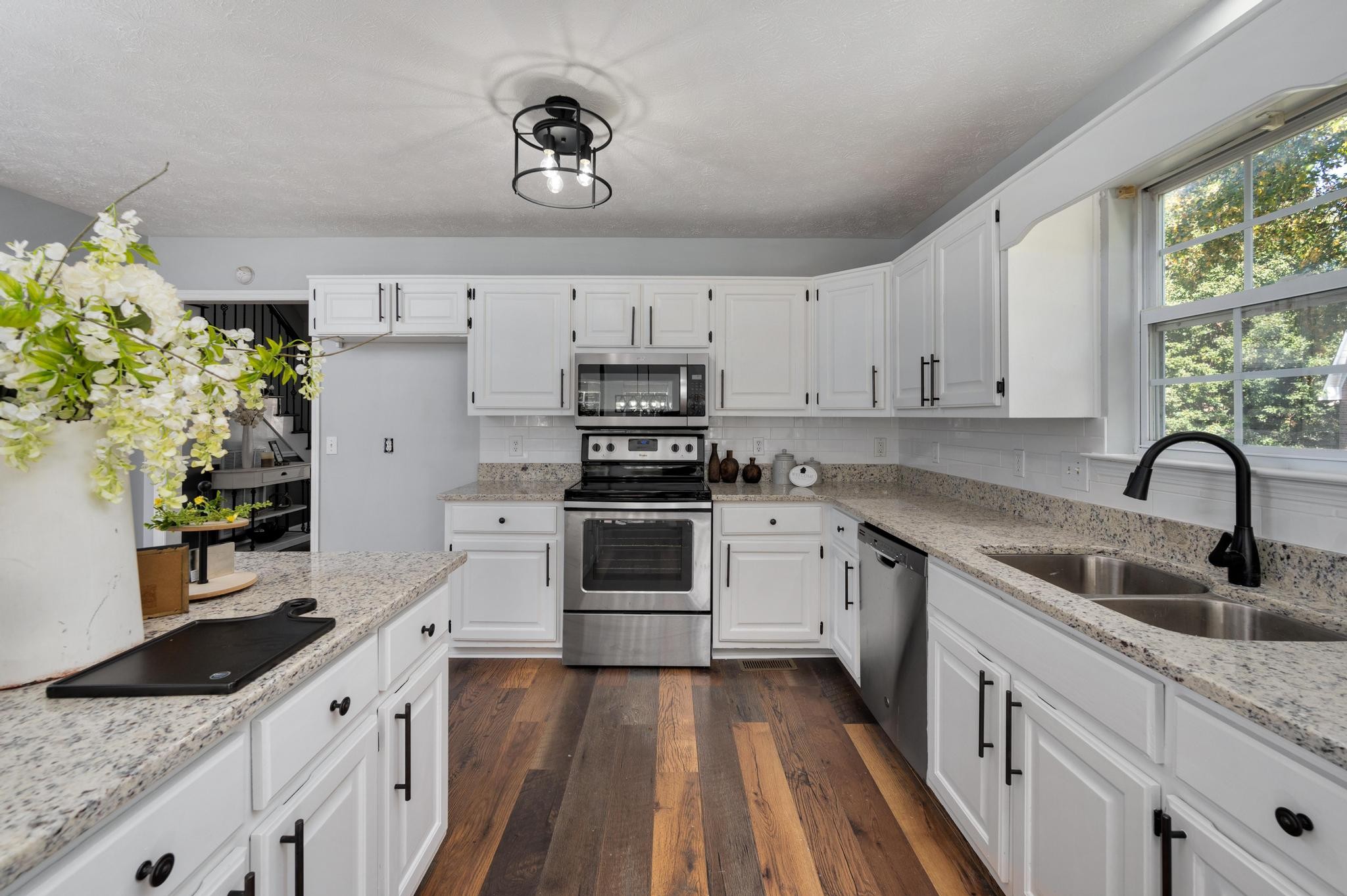 102 N Aztec Dr