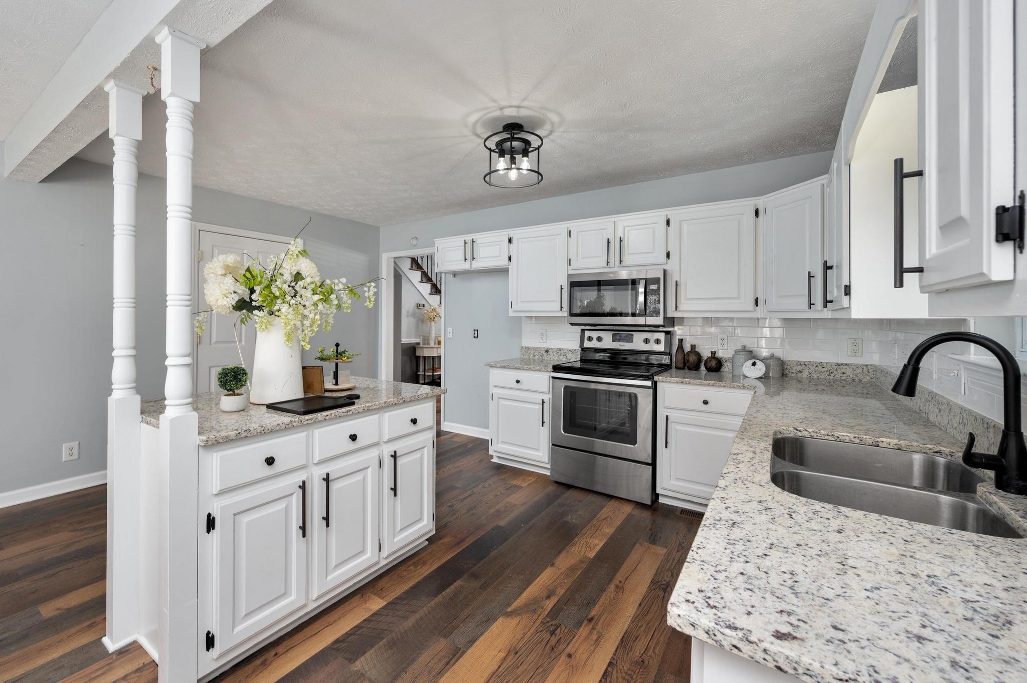 102 N Aztec Dr