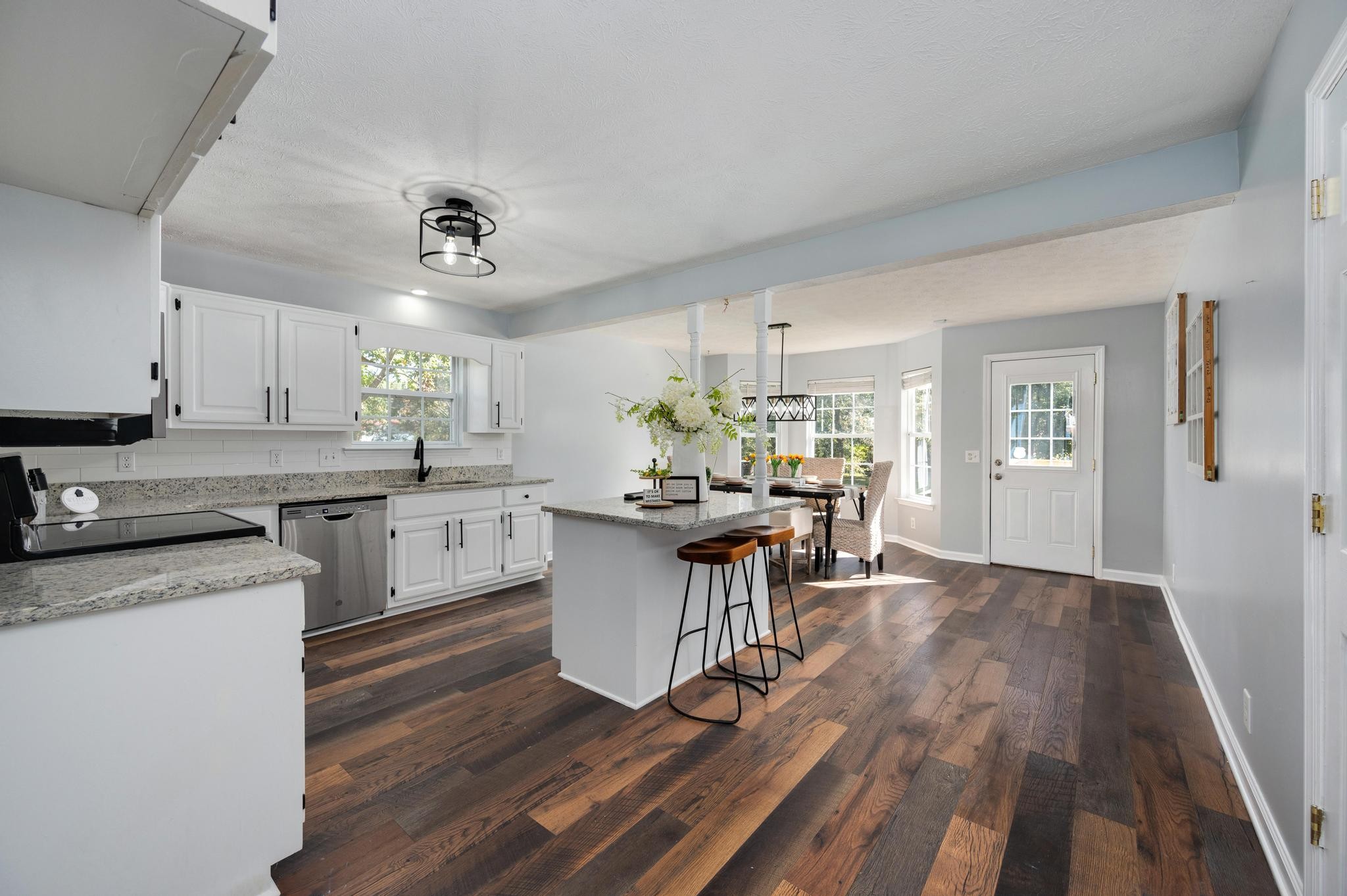 102 N Aztec Dr
