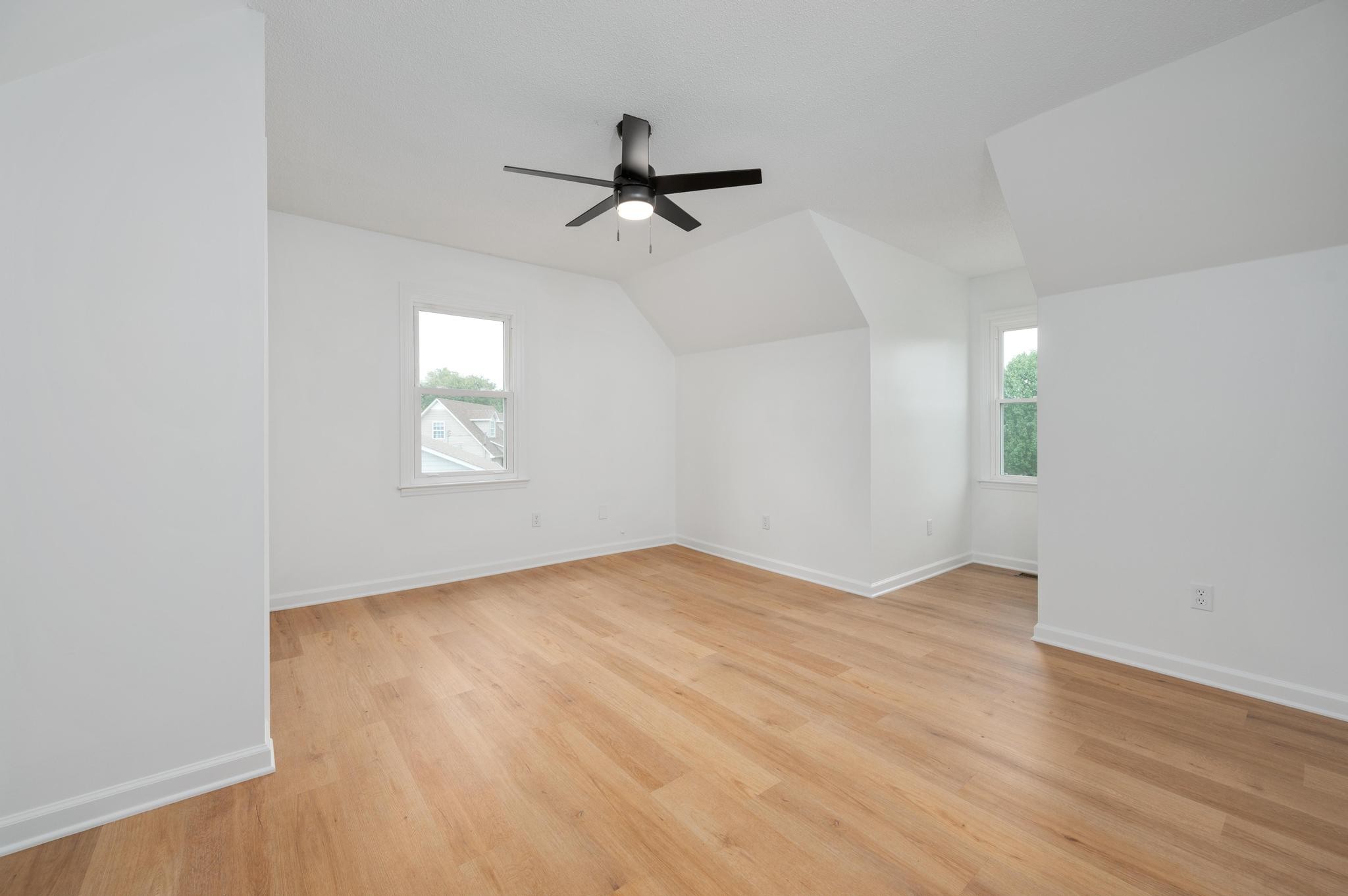213 Edgeview Dr
