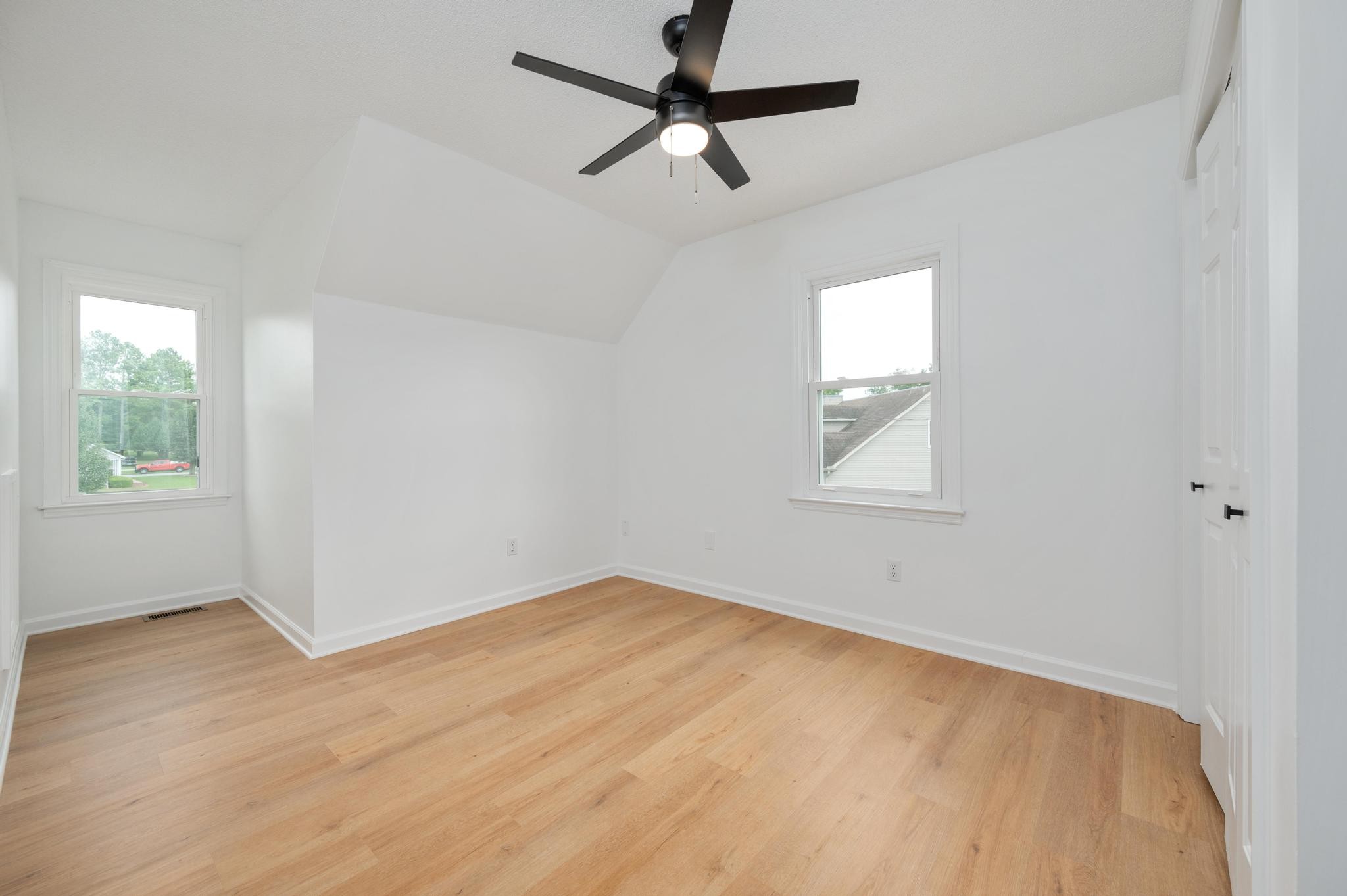 213 Edgeview Dr