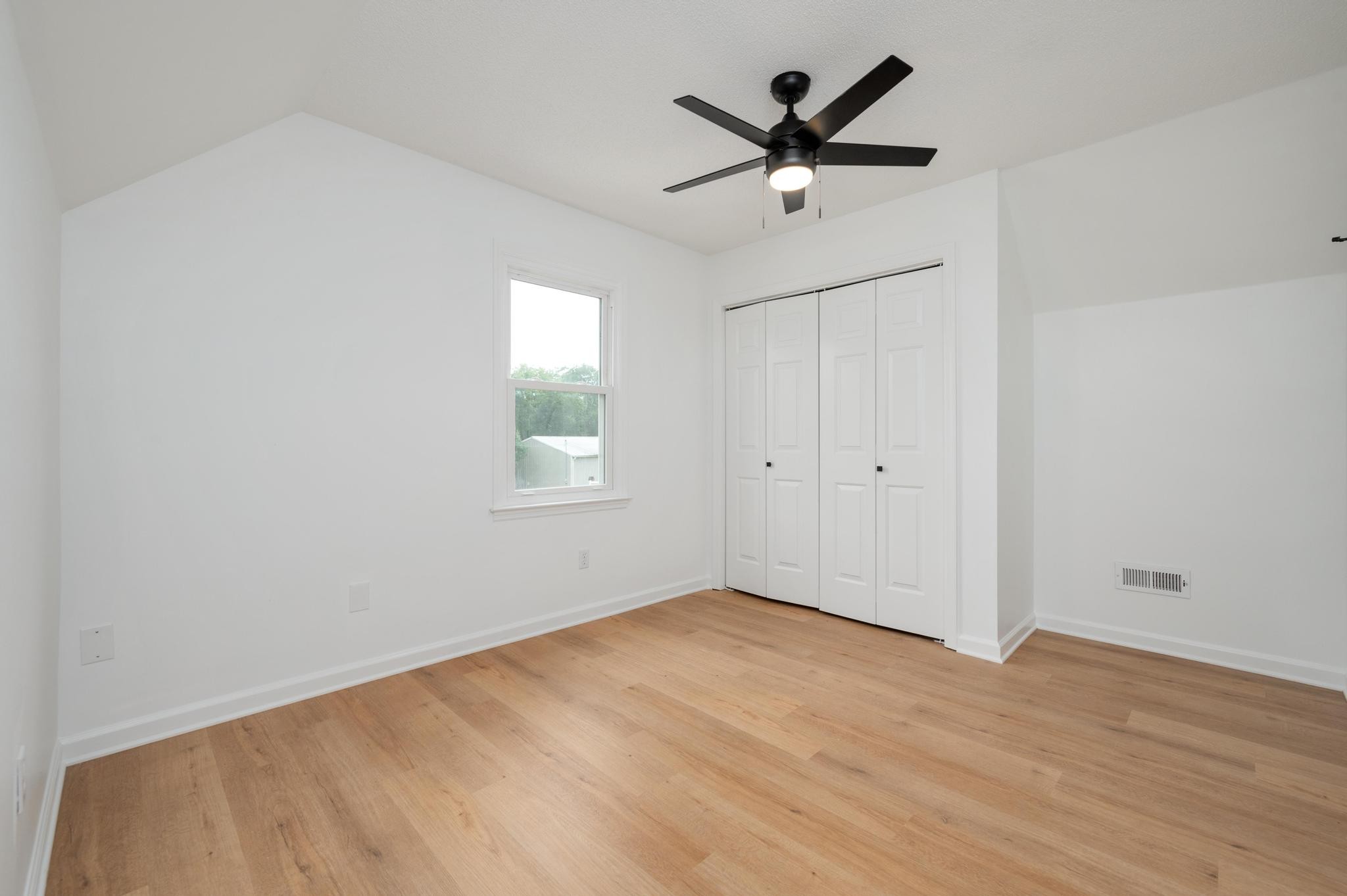 213 Edgeview Dr