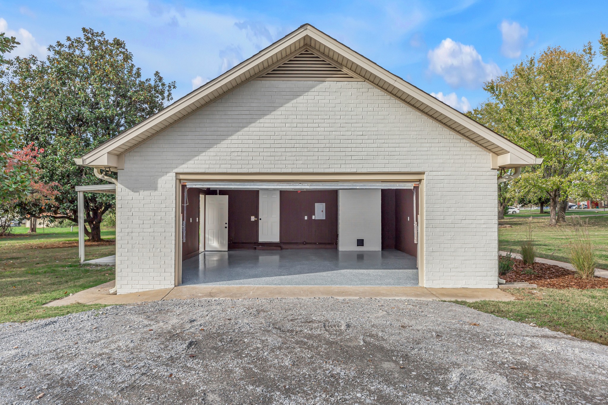 2901 Bridle Dr
