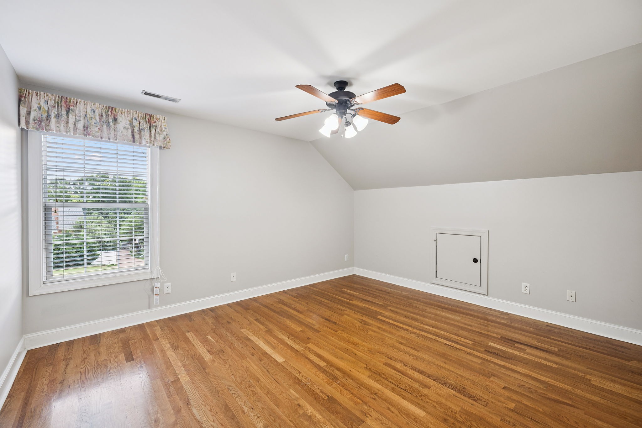 1014 Rosemont Ter