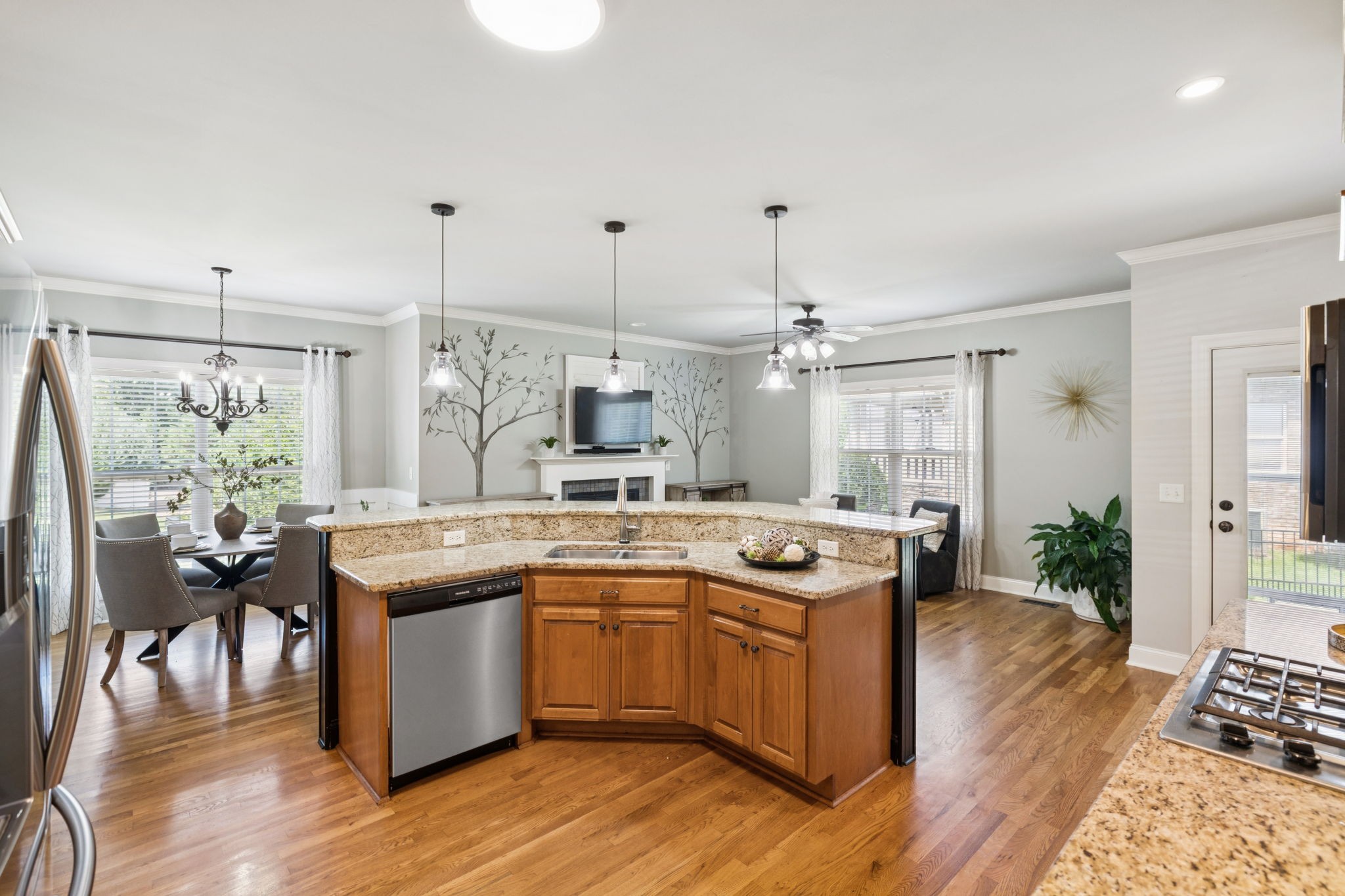 1014 Rosemont Ter