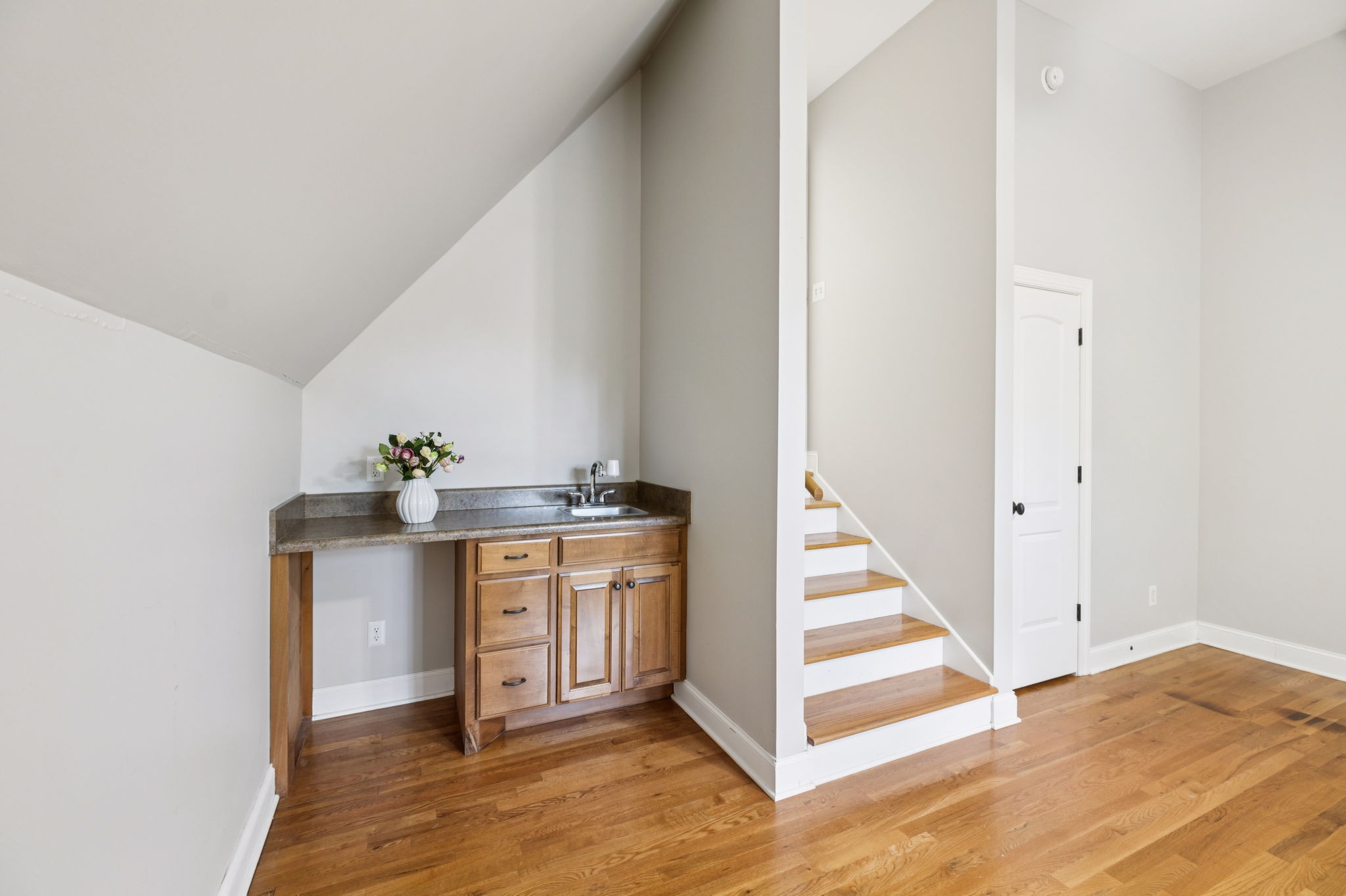 1014 Rosemont Ter